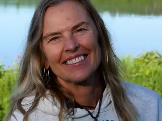 Donna Davidge,
Health & Wellness
Expert at সোলফুল সামিট 2023: একটি যাত্রা শুরু করুন!