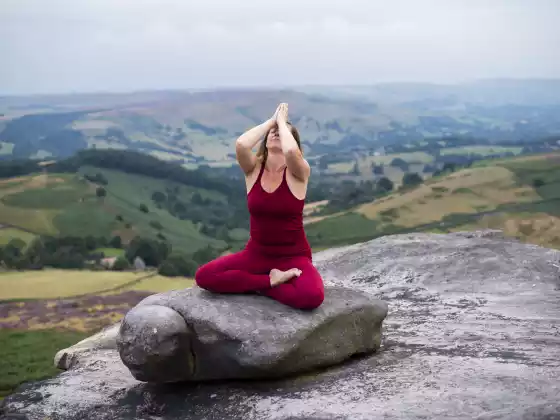 Magsalita Ngayon (Throat Chakra) Yin Yoga - Mabagal na Pagpapagaling na Yoga para sa Lahat