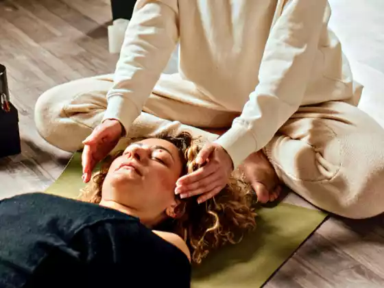 Reiki Healing and Clearing για να φορτίσετε την Ενέργειά σας για το 2024