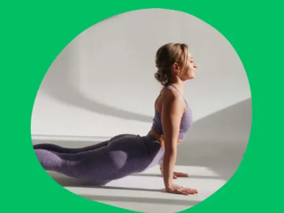 Vinyasa được tăng cường sức mạnh: Dòng Yoga trung cấp